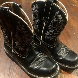 Ariat Black w white stitch short boots